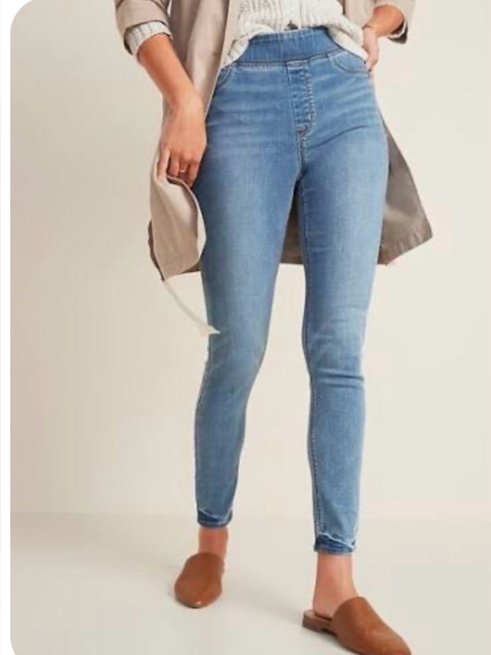 Women’s Old Navy rockstar mid rise pull on skinny jeans with stretch size 4